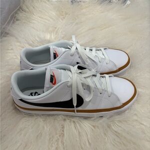 Nike White and Black Sneakers